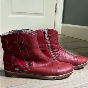 Cloud Red Soft Leather Booties size 40EU/9-9.5 US